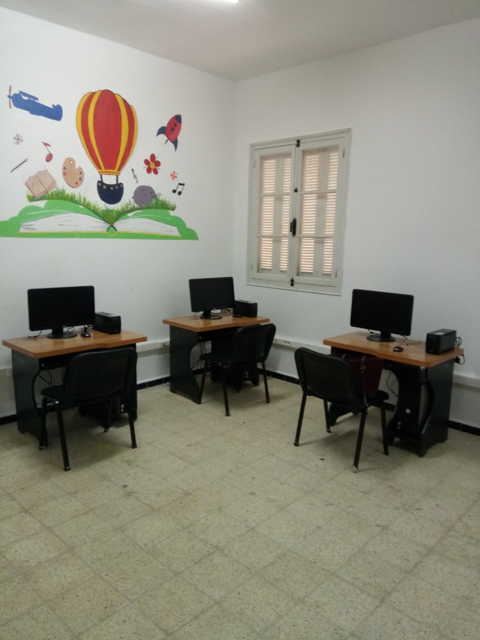 Une bibliothèque et l’installation d’un réseau informatique au village Ighil Bougueni, un projet fédérateur.